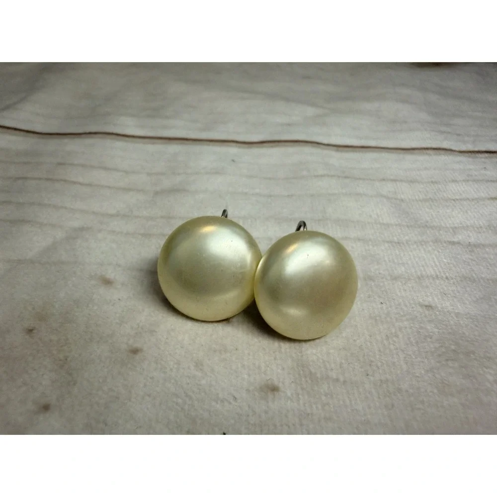 Vintage Marvella Large Faux Pearl Clip On Earrings‎ Ivory Ornate Old Money